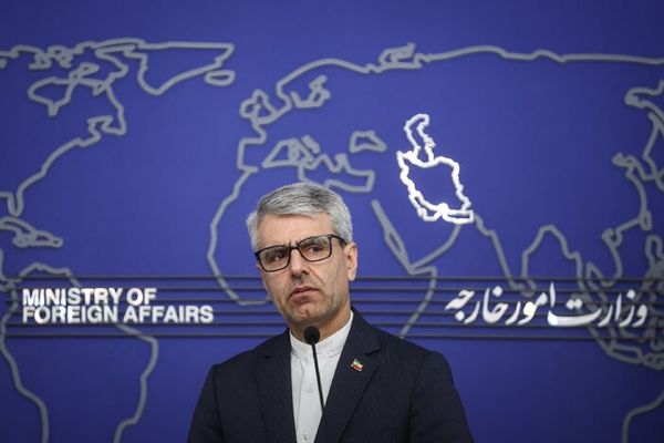 دفاع بقایی از سیاست خارجی جمهوری اسلامی: کارکرد همزمان موشک و دیپلماسی ضروری است