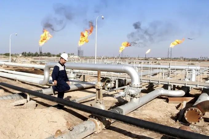 العراق يبدأ استيراد البنزين عبر سوريا لتجاوز مضيق هرمز