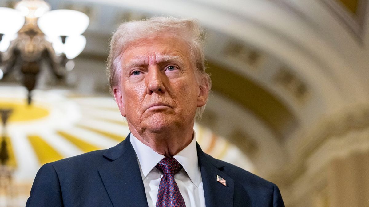 پیامک ارسالی ناشناس به شهروندان در ایران: رییس‌جمهوری آمریکا مرد عمل است