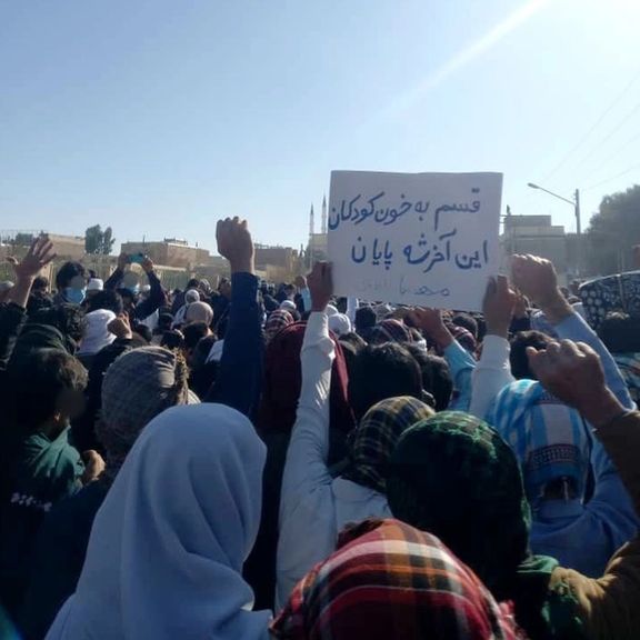 أهالي زاهدان في الشوارع بعد صلاة الجمعة.. وشعارات ضد خامنئي والحرس الثوري الإيراني