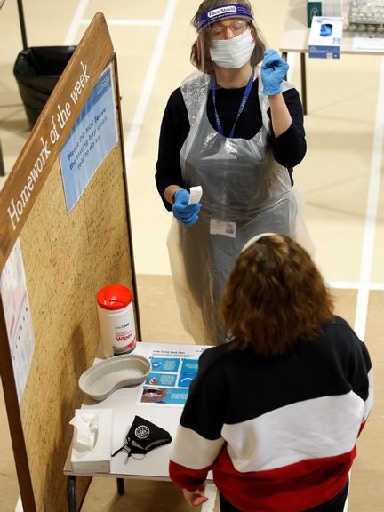 بر اساس آمار رسمی، شمار ابتلا به کرونا در بریتانیا به یک نفر از بین هر ۲۲۰ نفر رسیده است