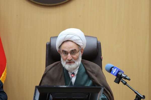 امام جمعه رشت: ای بیحجابان، شرمتان باد، این مردم دمار از روزگارتان درمیآورند