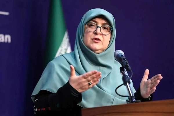 متحدثة الحكومة الإيرانية: تجاوز المقدسات والعلم في احتجاجات الطلاب أمر غير مقبول