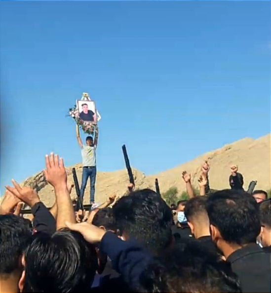 تدفین و قیام در سمیرم، مهاباد، بوکان و ایذه؛ مادر کیان پیرفلک جمهوری اسلامی را قاتل خواند