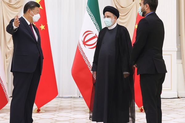 "أول لقاء" يجمع رئيسيْ الصين وإيران .. وتأكيد على تنفيذ اتفاقية الـ 25 عامًا