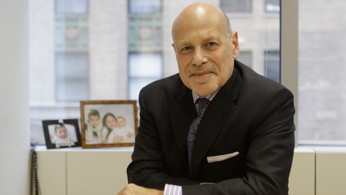 گروگان‌ پیشین سفارت آمریکا در تهران: حکومت مطلق‌گرای ایران روزی سقوط خواهد کرد