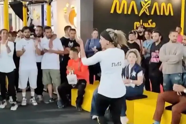 A woman takes part in a fitness demonstration as spectators watch and applaud at the Fitex sports exhibition in Tehran, October 2026. (Social media)