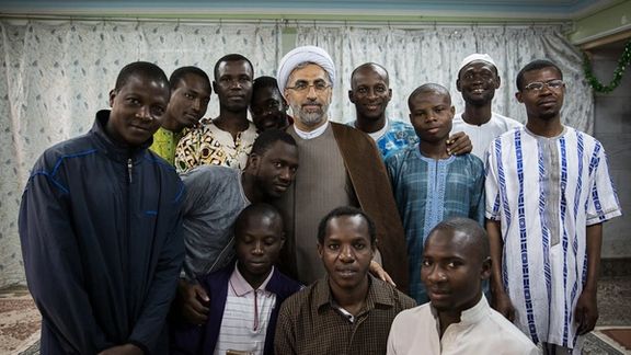 با اینکه تعرفه اکثر خدمات هویتی برای اتباع خارجی به طور متوسط در سال آینده بیش از دوبرابر شده است، طلاب خارجی تقریبا از پرداخت تمام تعرفهها معاف هستند.