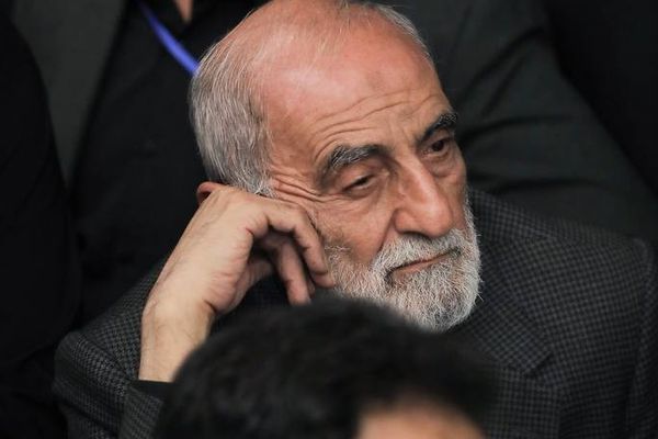حسين شريعتمداري: من حقّنا فرض رسوم على السفن العابرة لمضيق هرمز