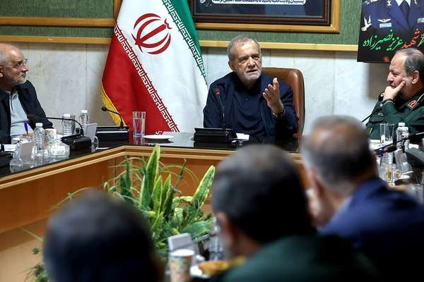 الرئيس الإيراني: القدرات الهجومية للقوات المسلحة فاجأت العدو
