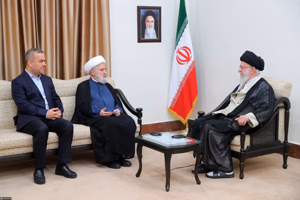 صحيفة لبنانية: خامنئي طالب حزب الله بإضعاف وقف إطلاق النار مع إسرائيل