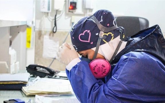 في رسالة إلى خامنئي: أطباء إيران بين الهجرة إلى الخارج والانتحار بالداخل