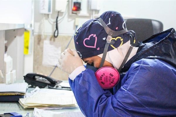 في رسالة إلى خامنئي: أطباء إيران بين الهجرة إلى الخارج والانتحار بالداخل
