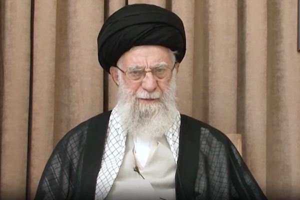 ذبح جمل من أجل نجاة المرشد علي خامنئي