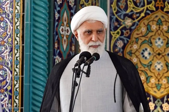 امام جمعه کیش خواستار اختصاص یک پلاژ ویژه ساحلی برای «مهمانان خاص» شد