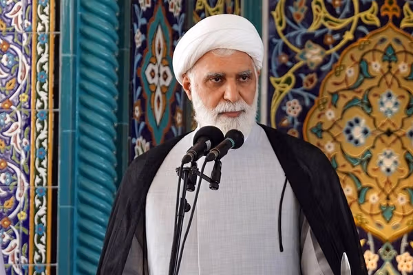 امام جمعه کیش خواستار اختصاص یک پلاژ ویژه ساحلی برای «مهمانان خاص» شد