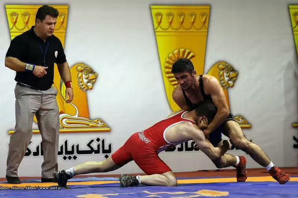 حمله به داور بینالمللی کشتی ایران و پسرش با چاقو و قمه در نهاوند