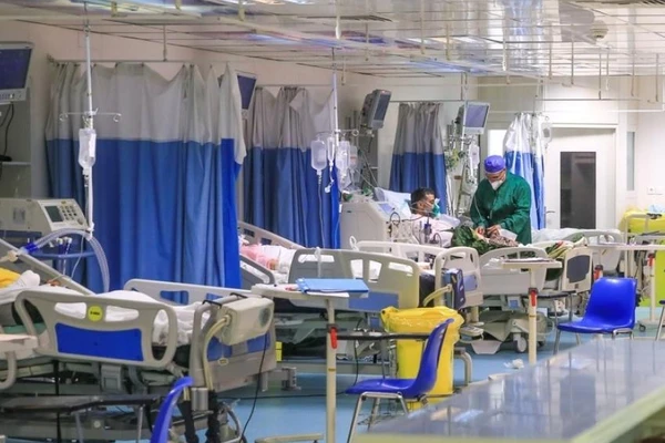 Soaring medical costs and staff shortages strain Iran’s hospitals