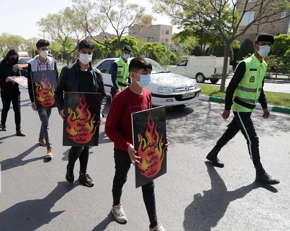 شهرگردانی ۳۴ نوجوان و جوان بازداشت شده در چهارشنبه سوری مشهد