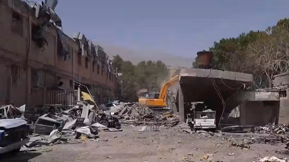 ابهام در وضعیت زندانیان پس از حمله اسرائیل به اوین، افکار عمومی را نگران کرده است