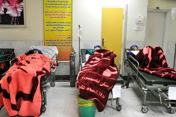 استمرار ظاهرة التسمم بالغاز في قم الإيرانية.. ونقل 15 تلميذة إلى المستشفى