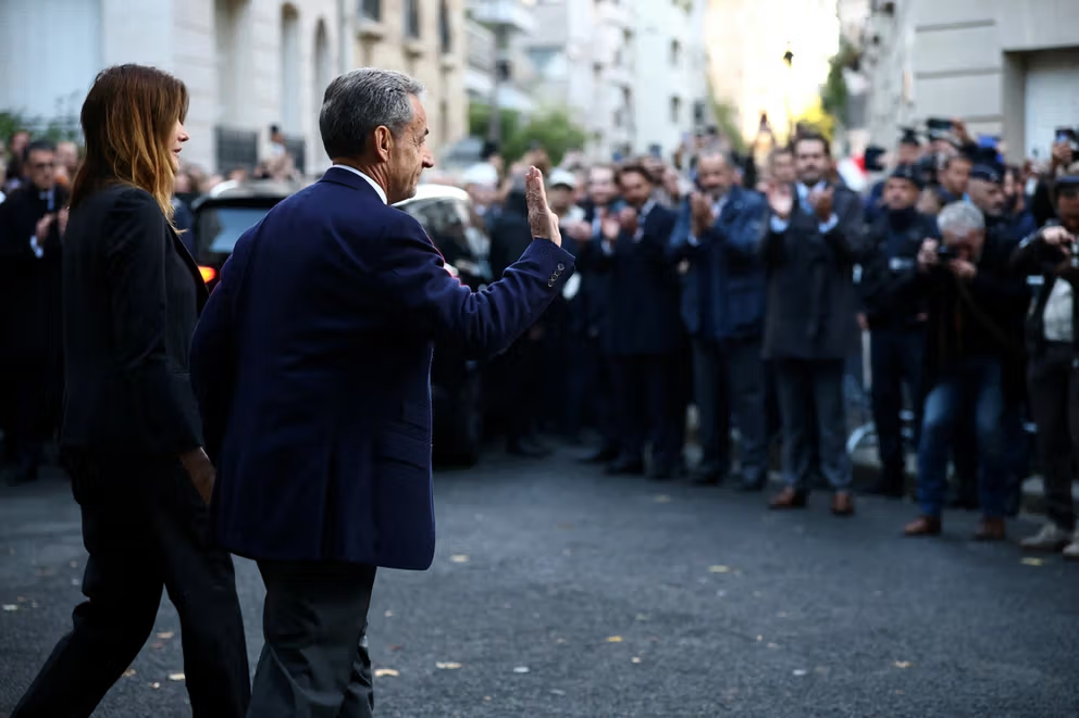 رییس‌جمهوری پیشین فرانسه در نخستین روز حبس تهدید به قتل شد