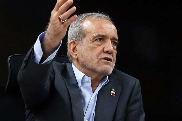 الرئيس الإيراني: الحكومة تواجه قيودًا مالية وعندما نرفع الشعارات يجب قبول الصعوبات أيضًا