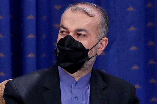 إصابة وزير الخارجية الإيراني بـ "كورونا" ووضعه في الحجر الصحي