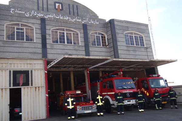 آتشنشان سنندجی در اعتراض به پرداختنشدن حقوق و معوقات خودسوزی کرد