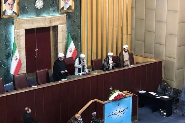 انطلاق أعمال مجلس الخبراء الجديد في إيران بعد يومين من وفاة "رئيسي"