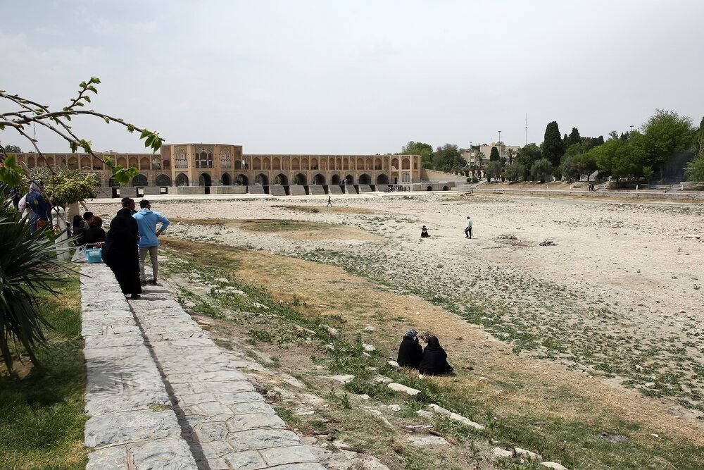 جفاف نهر "زاينده‌ رود" في إيران.. وتحذيرات من كارثة بيئية واقتصادية تهدد أصفهان