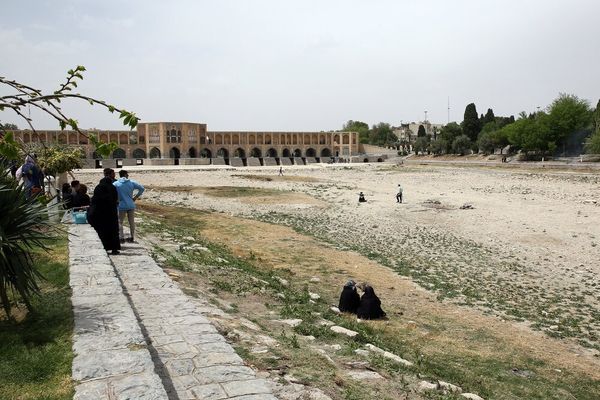 جفاف نهر "زاينده رود" في إيران.. وتحذيرات من كارثة بيئية واقتصادية تهدد أصفهان