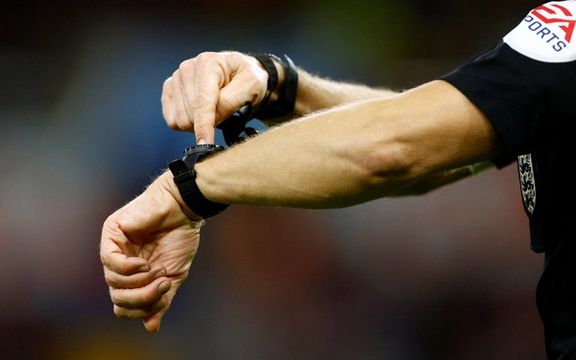 کارتی برای اخراج موقت از زمین؛ انقلاب جدید در داوری فوتبال با استفاده از کارت آبی