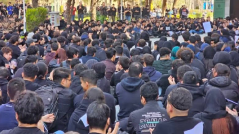 استمرار الاحتجاجات الطلابية في جامعات إيرانية وسط هتافات مؤيدة للملكية وهجوم الباسيج