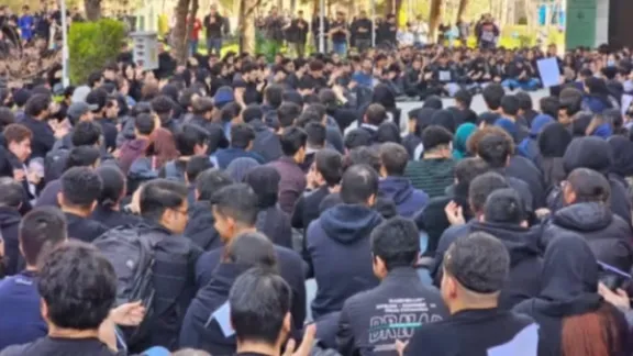 استمرار الاحتجاجات الطلابية في جامعات إيرانية وسط هتافات مؤيدة للملكية وهجوم الباسيج