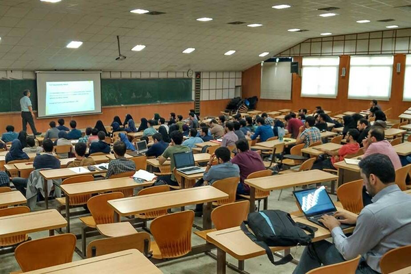 خبرنامه امیرکبیر: در ۴۰ روز نخست سال تحصیلی، هفت دانشجو در دانشگاههای ایران جان باختند