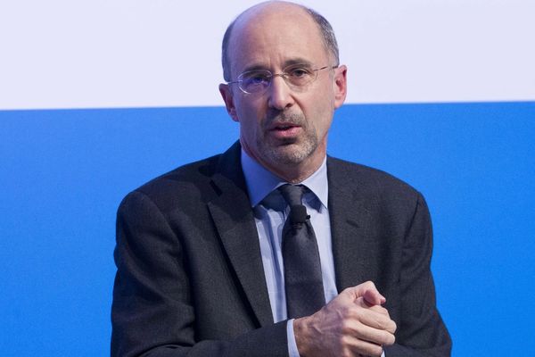 روبرت مالي: واشنطن لن تقف مكتوفة الأيدي إذا اقتربت إيران "كثيرا جدا" من صنع قنبلة ذرية