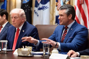 وزیر جنگ آمریکا در حضور ترامپ: برای هر دستوری در مورد جمهوری اسلامی آمادهایم