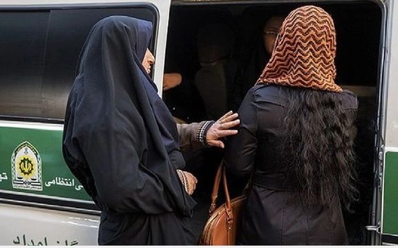 روزنامه خراسان: عقل سلیم حکم میکند که زمان اجرای قانون حجاب فرا نرسیده