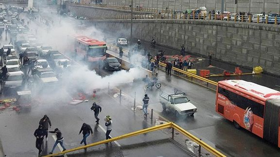 في ظل أزمات وقمع وفقر.. أحداث "نوفمبر الدامي" تطل برأسها من جديد على إيران 