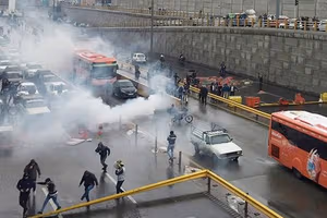 آبان خونین تا بحران انرژی؛ بنزین، فقر و سایه سرکوب در ایران بیآب و برق