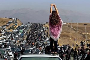 پدر مهسا امینی ۲۵ شهریور را بهعنوان سالروز قتل حکومتی او یادآوری کرد