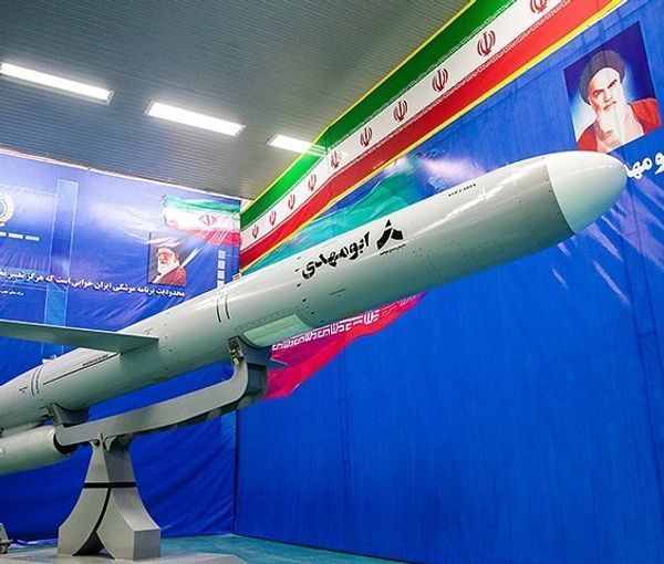 وسط تصاعد التوترات بالمنطقة.. إيران تزود بحريتها بـ"صاروخ كروز"  لـ"مهاجمة أهداف بحرية"