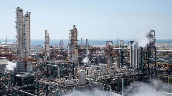 نقابي إيراني: انقطاع الغاز عن 12 منشأة بتروكيماوية.. بسبب "استهلاك المنازل"