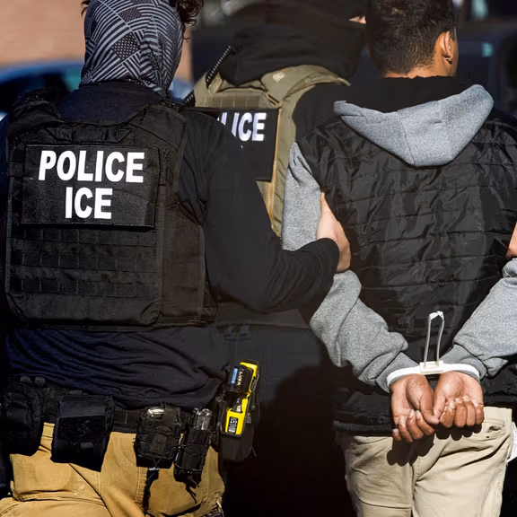 اداره مهاجرت آمریکا در هفته گذشته ۱۳۰ ایرانی مقیم غیرقانونی آمریکا بازداشت شدند