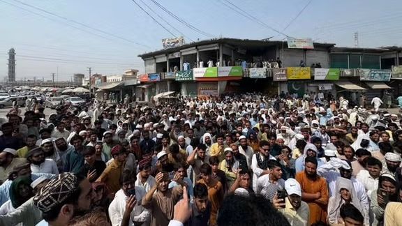 کشته شدن ۲۰ غیرنظامی در بمباران جتهای پاکستانی و راهپیمایی اعتراضی در خیبرپختونخوا