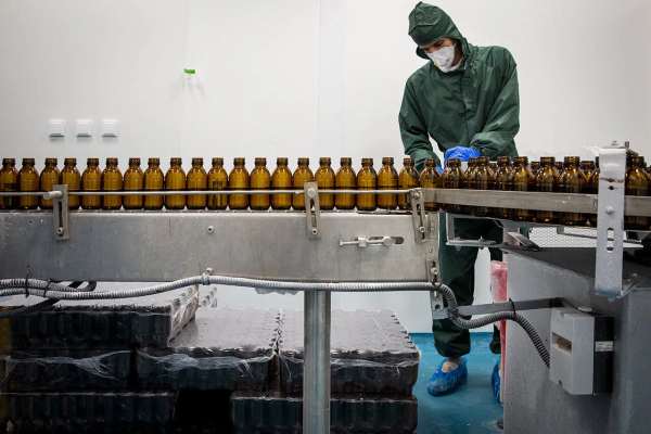 Iran health officials flag price rises as shortages loom over currency crunch