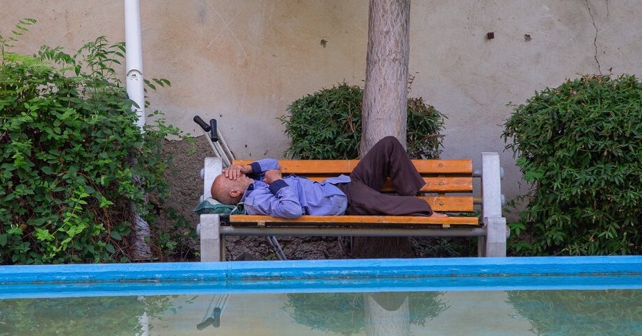 Iran economists say war is turning malaise into crisis