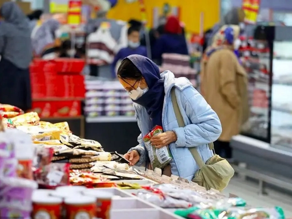 مطالبات برفع الأجور بعد إعلان"الإحصاء الإيراني"أن معدل التضخم السنوي بلغ 45.5 %