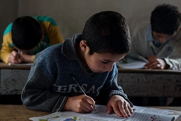 تضخم قياسي في قطاع التعليم الإيراني.. ومعدل الفقر بين الأطفال يصل لمستويات قياسية